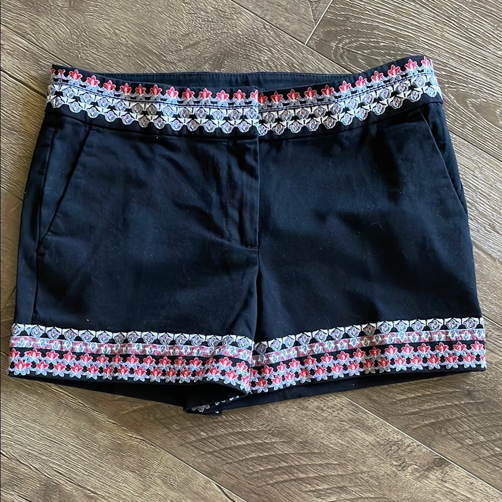 LOFT Women’s Black Stretch Embrodered Shorts Size 2